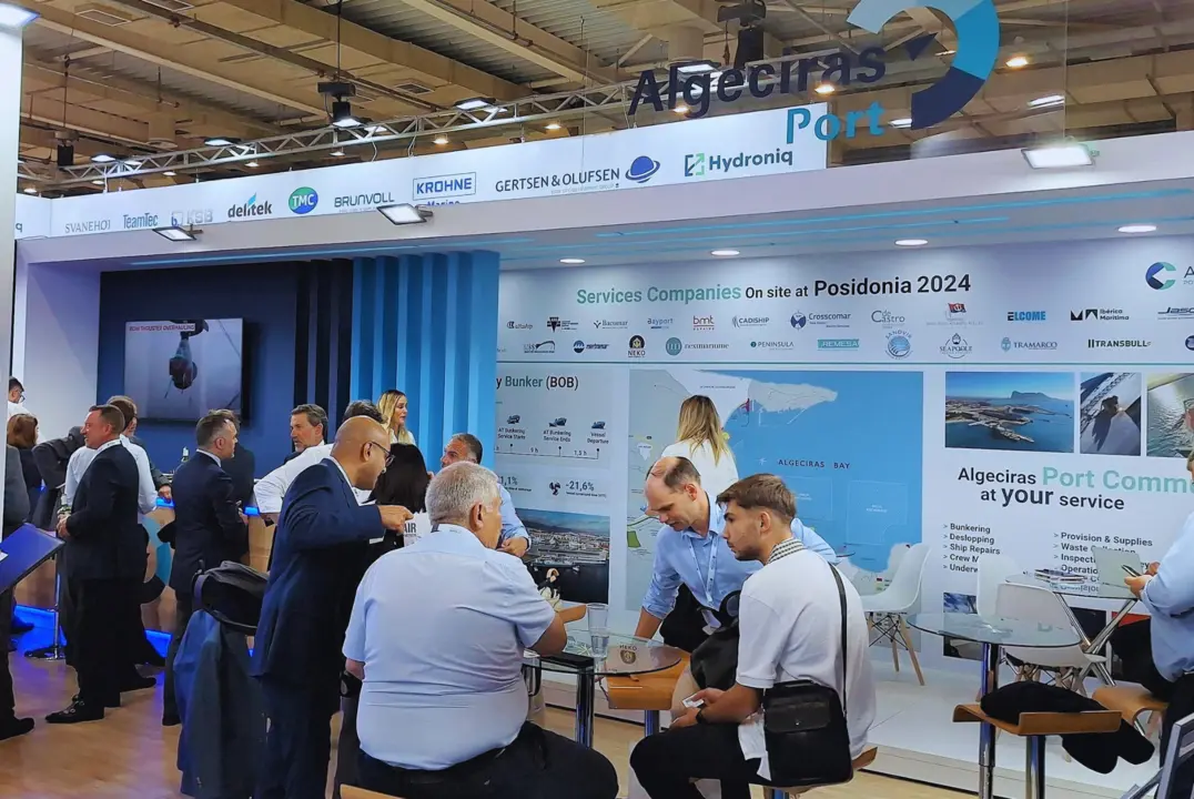 Una delegaci&oacute;n del Puerto de Algeciras en la pasada feria de Posidonia. FOTO: APBA