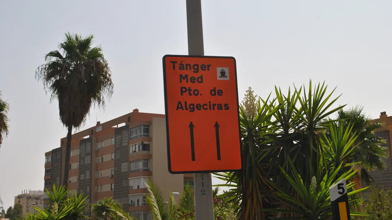 Se&ntilde;al para orientar a los pasajeros que llegan a Algeciras con motivo de la OPE 2024