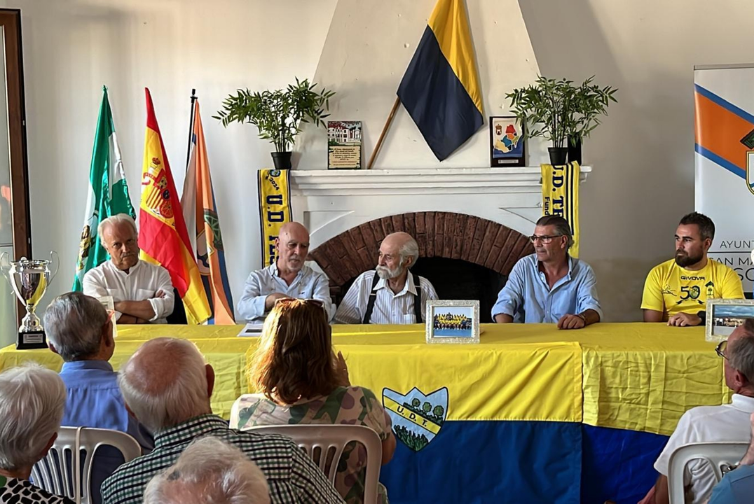 Pistoletazo de salida a la celebraci&oacute;n del 50 aniversario del club de f&uacute;tbol de la localidad. FOTO: UD Tesorillo