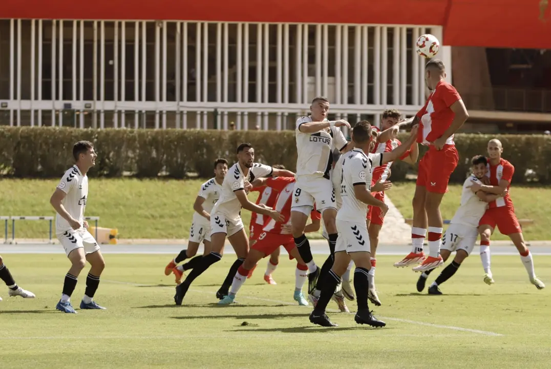 El filia rojiblanco pas&oacute; por encima del equipo de Miguel Ribera, que no estuvo a la altura. FOTO: UD Almer&iacute;a.