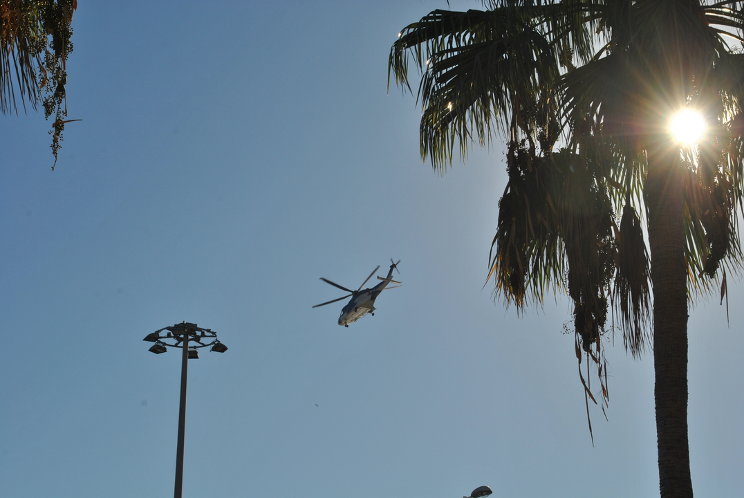 Helicóptero que une la ciudad autónoma de Ceuta con el helipuerto de Algeciras, infraestructura sobre la que sobrevuela