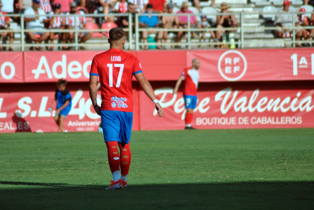 Álvaro Leiva fue uno de los pocos jugadores que creó peligro sobre el portal marbellí en un partido para olvidar de los de casa. 