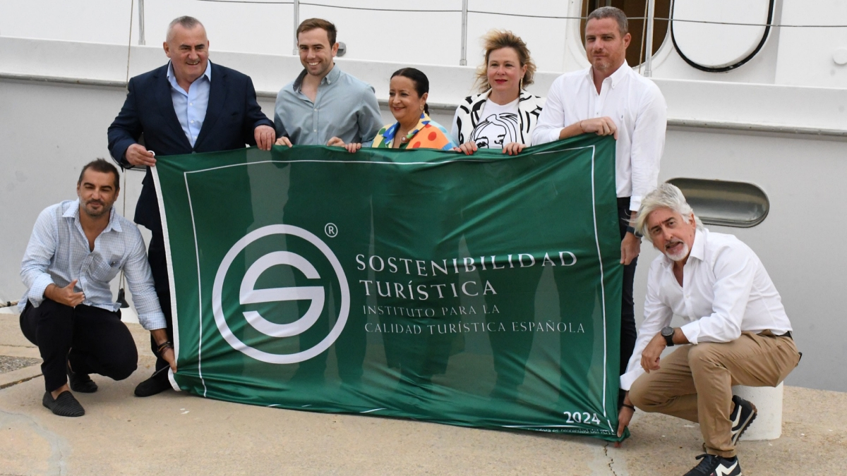 La bandera S de la sostenibilidad ya ondea en el Puerto de Sotogrande