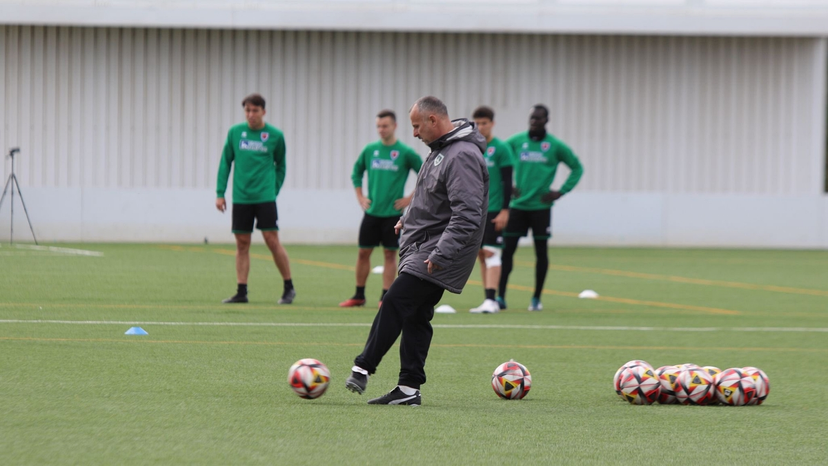 Javi Moreno, durante un entrenamiento en las filas del CD Numancia