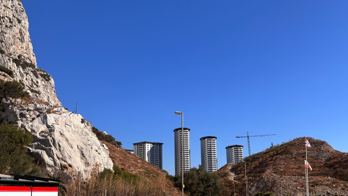 Algunas de las edificaciones que se levantan en Gibraltar y sobre las que los ecologistas centran sus críticas