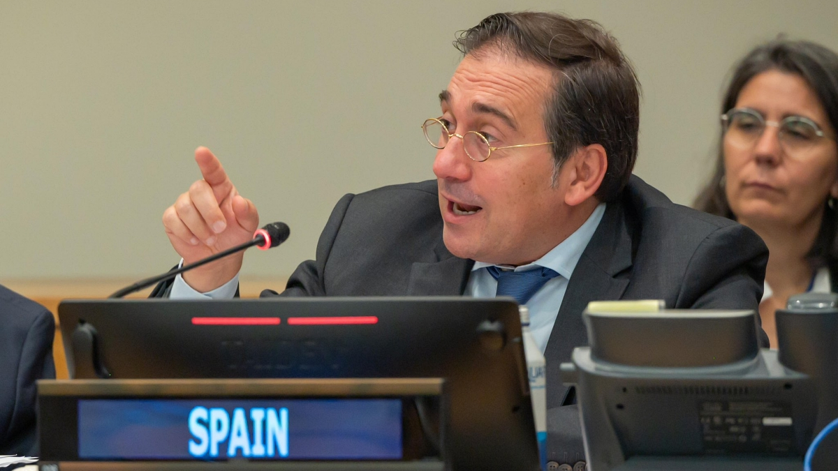El ministro Albares vuelve a pedir a Reino Unido que dé un paso al frente para desbloquear la situación con Gibraltar