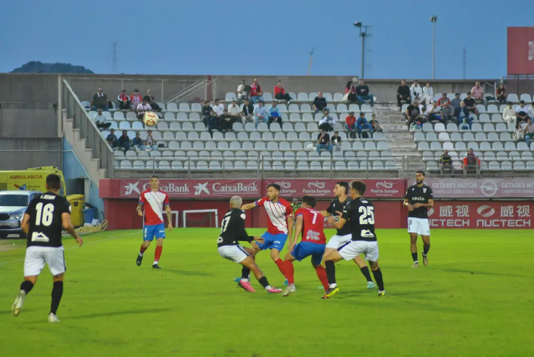 Un lance del Algeciras - Ceuta, celebrado este sábado en el Nuevo Mirador11