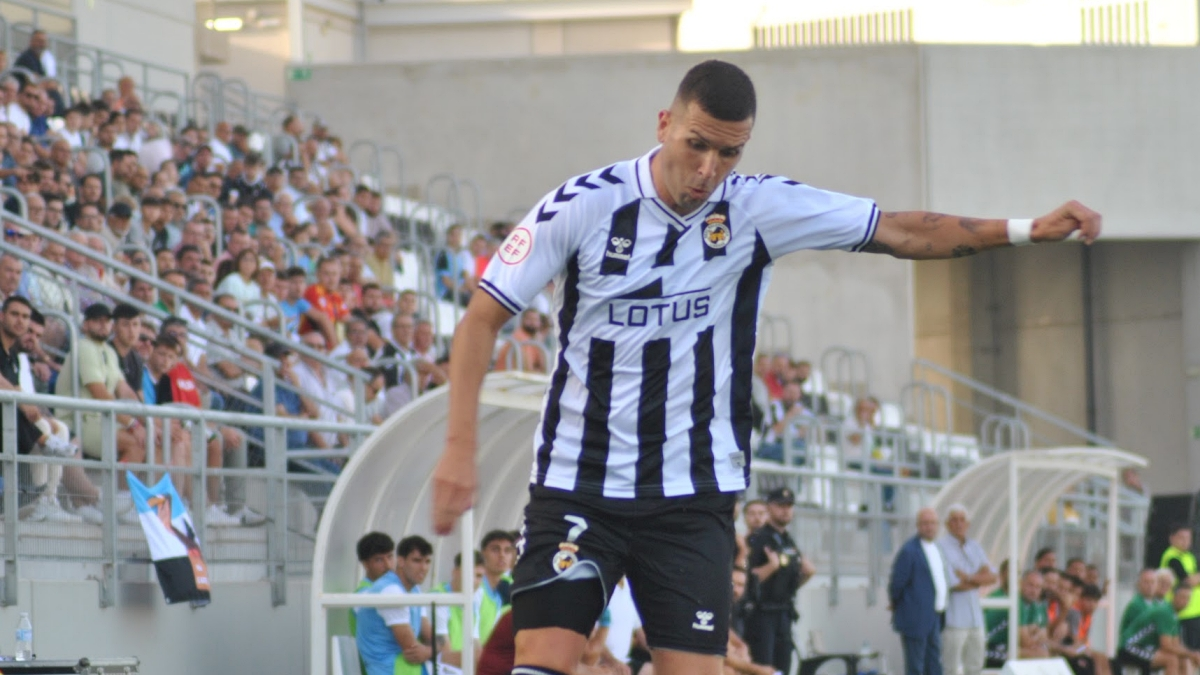 Adri Carrasco se erige en protagonista con su gol a última hora que vale un punto