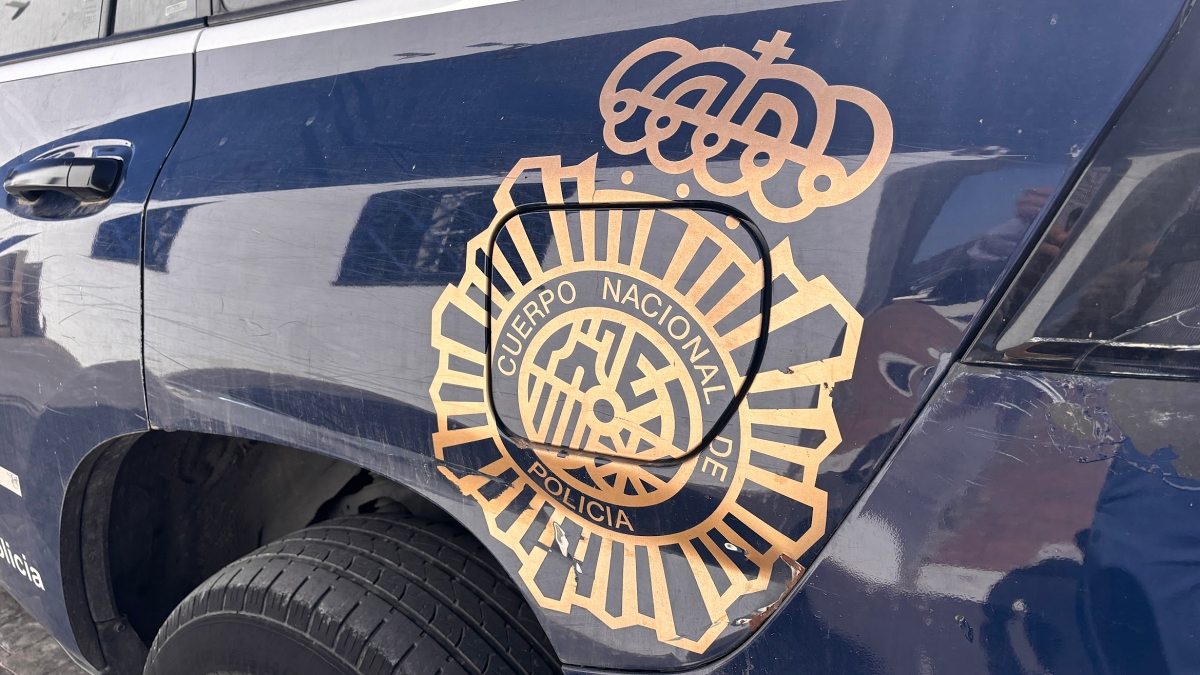 La Policía Nacional localizó y detuvo a los dos individuos, aunque la chica ha quedado en libertad