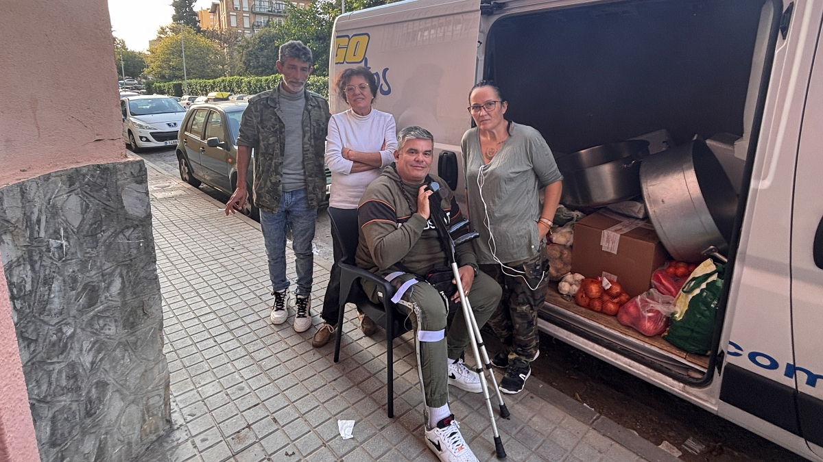 Pepe, de pie, junto a sus tres compañeros de viaje, ponen este martes rumbo a tierras valencianas
