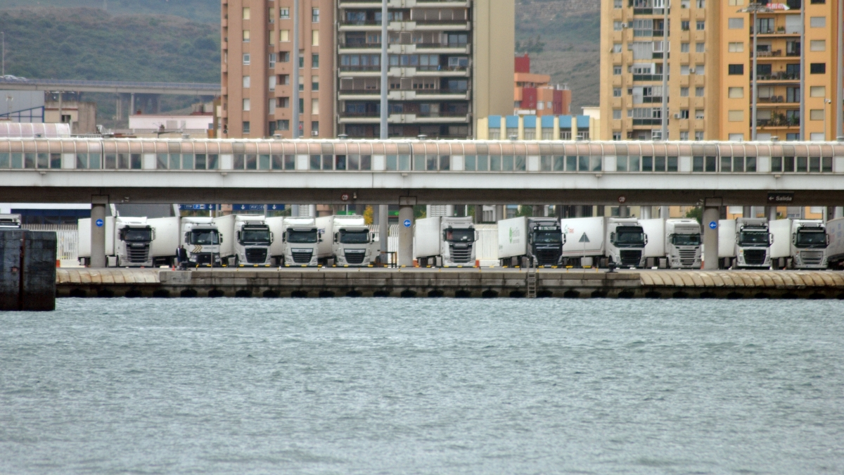 Camiones en el puerto de Algeciras, donde fue localizado el menor