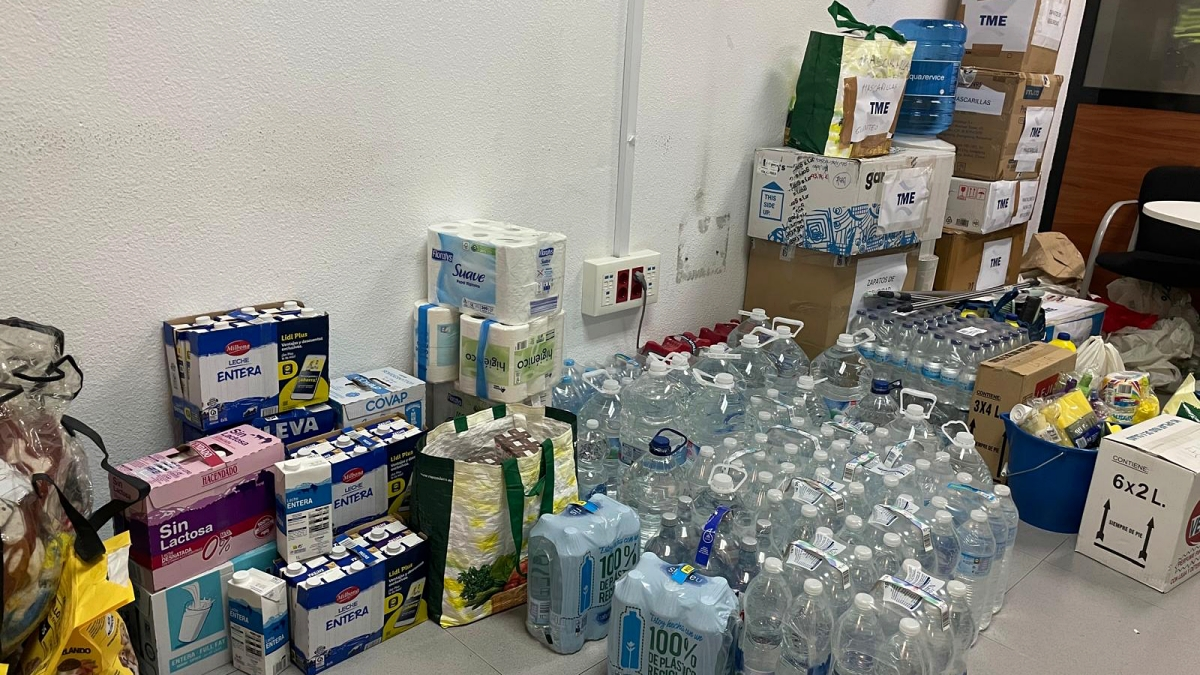 Trabajadores de la estación marítima recogen y envían ayuda para Valencia4