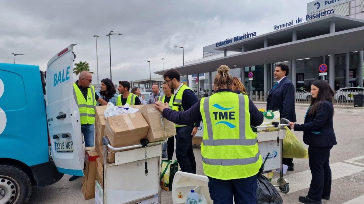 Trabajadores de la estación marítima recogen y envían ayuda para Valencia8