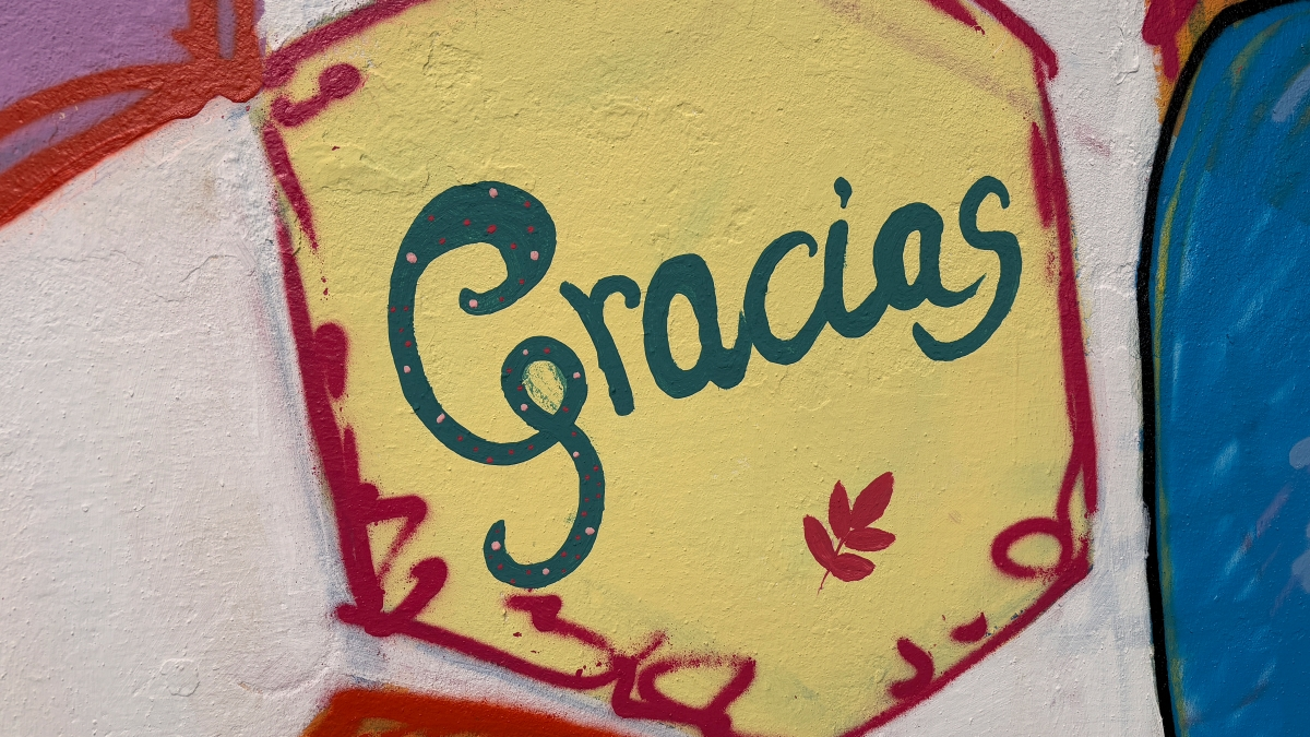 Alumnos del Caetaria decoran el exterior del centro educativo con mensajes personales 10