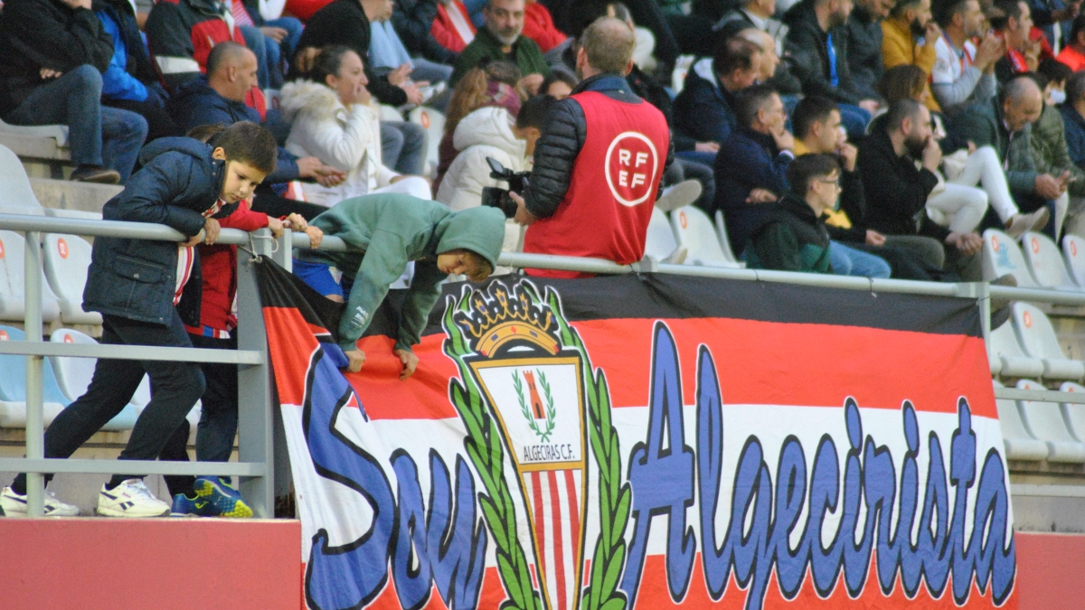El Algeciras empata a un tanto contra el Real Murcia ante su público 17