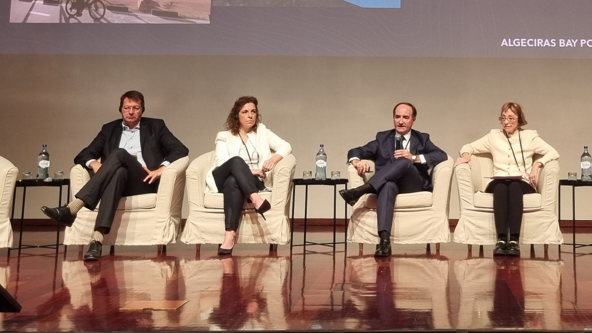 Gerardo Landaluce (d), durante su intervención en Lisboa