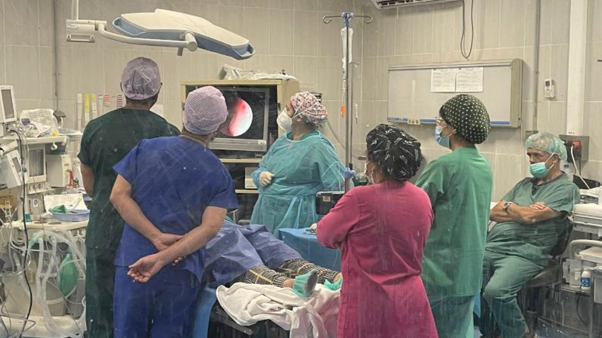 Los sanitarios de Algeciras, en plena atención médica 