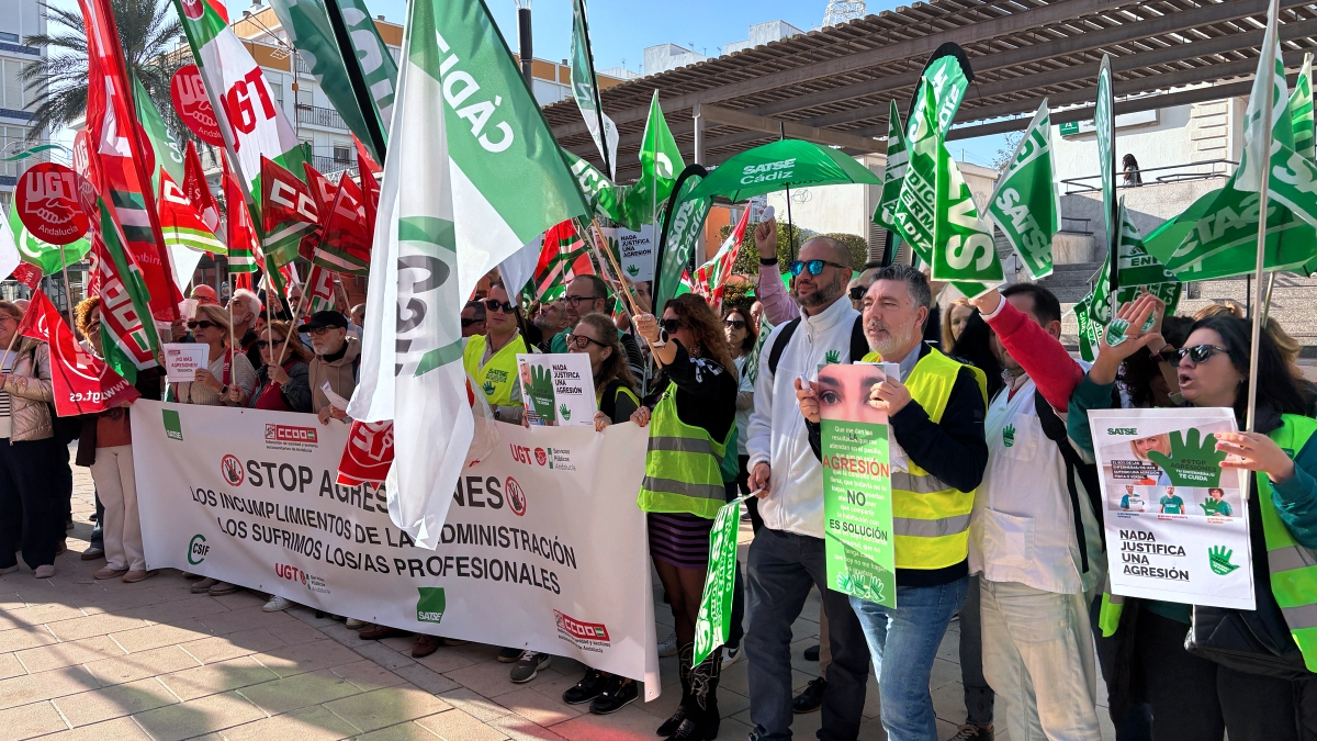 Concentración de protesta en Algeciras contra las agresiones a sanitarios 1