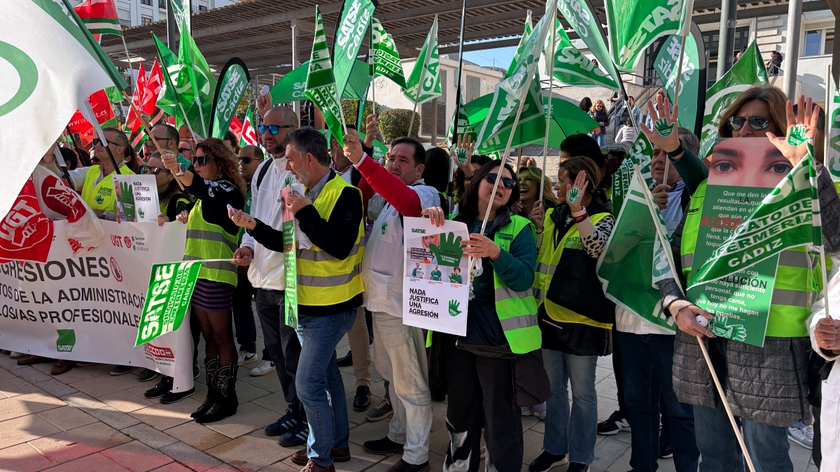 Concentración de protesta en Algeciras contra las agresiones a sanitarios 3
