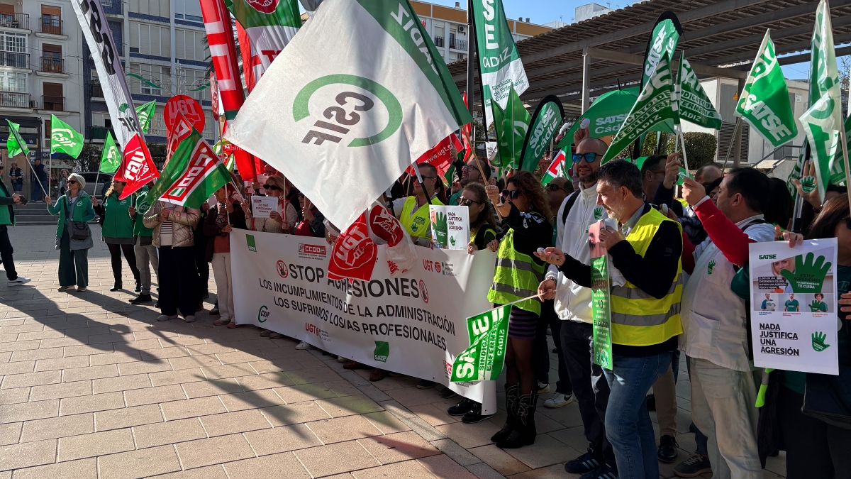 Concentración de protesta en Algeciras contra las agresiones a sanitarios 4