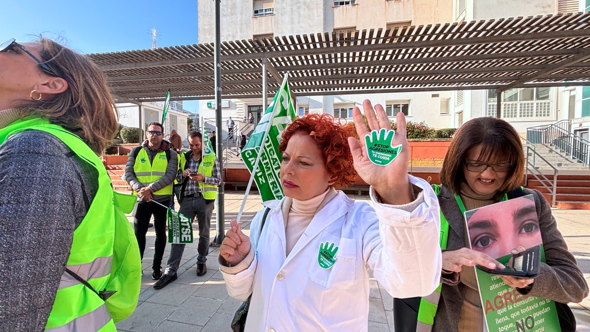 Concentración de protesta en Algeciras contra las agresiones a sanitarios 8