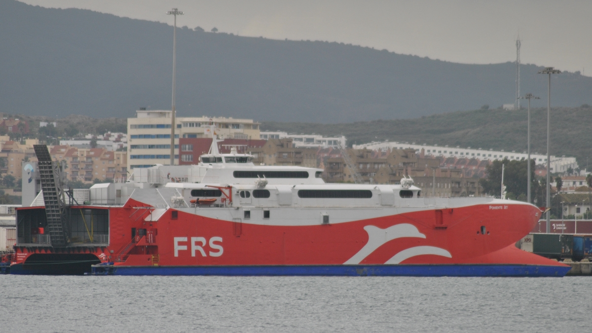 El Poniente Jet, uno de los buques con los que opera la compañía FRS-DFDS en el Estrecho