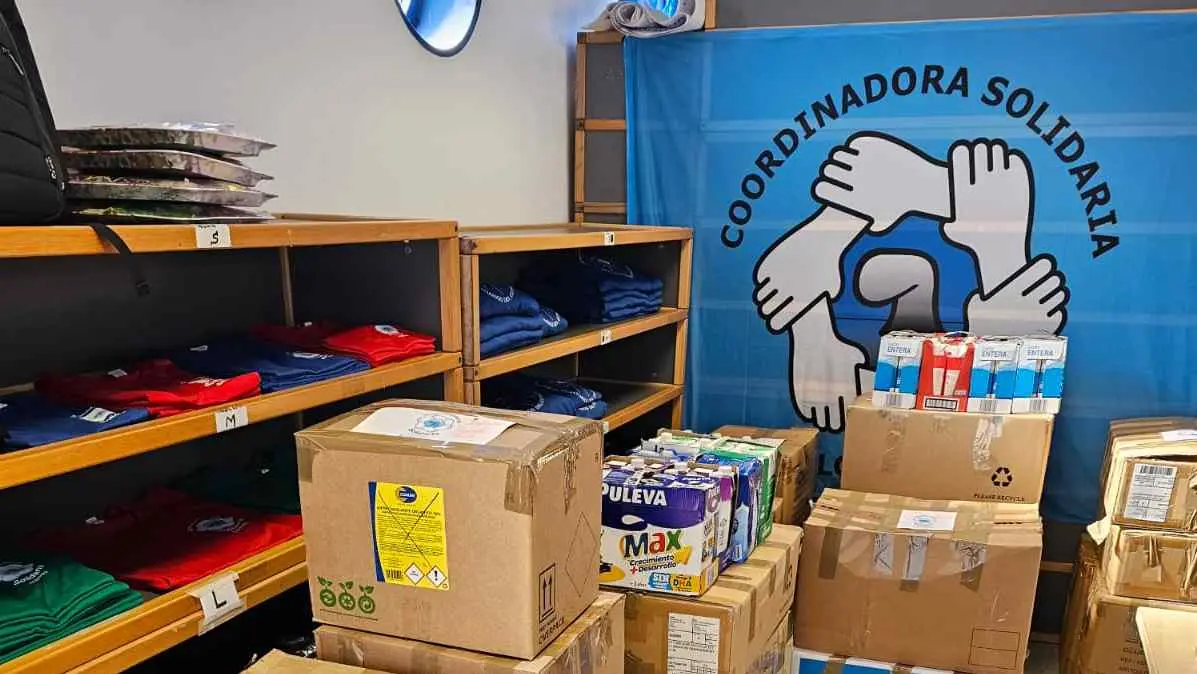 Recogida y reparto alimentos de Coordnadora Solidaria 6