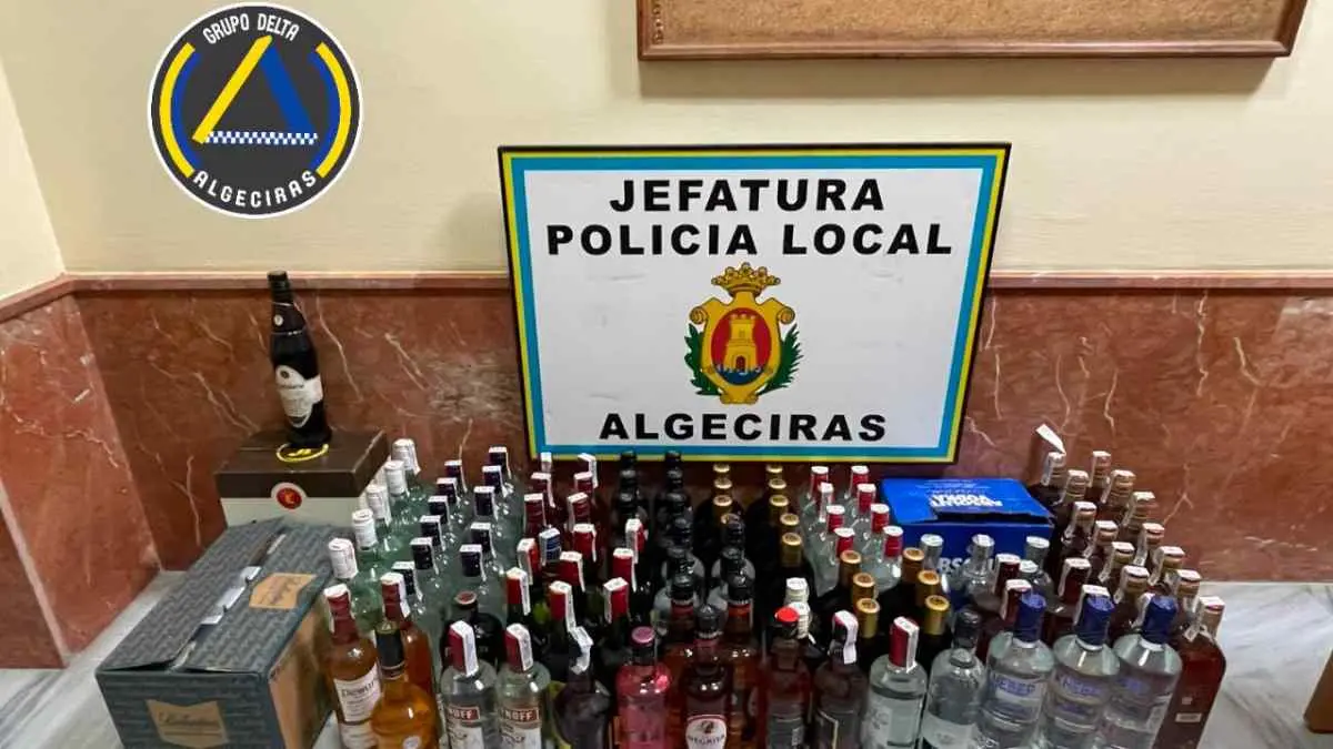 Bebidas localizadas por los agentes. FOTO - Ayuntamiento de Algeciras