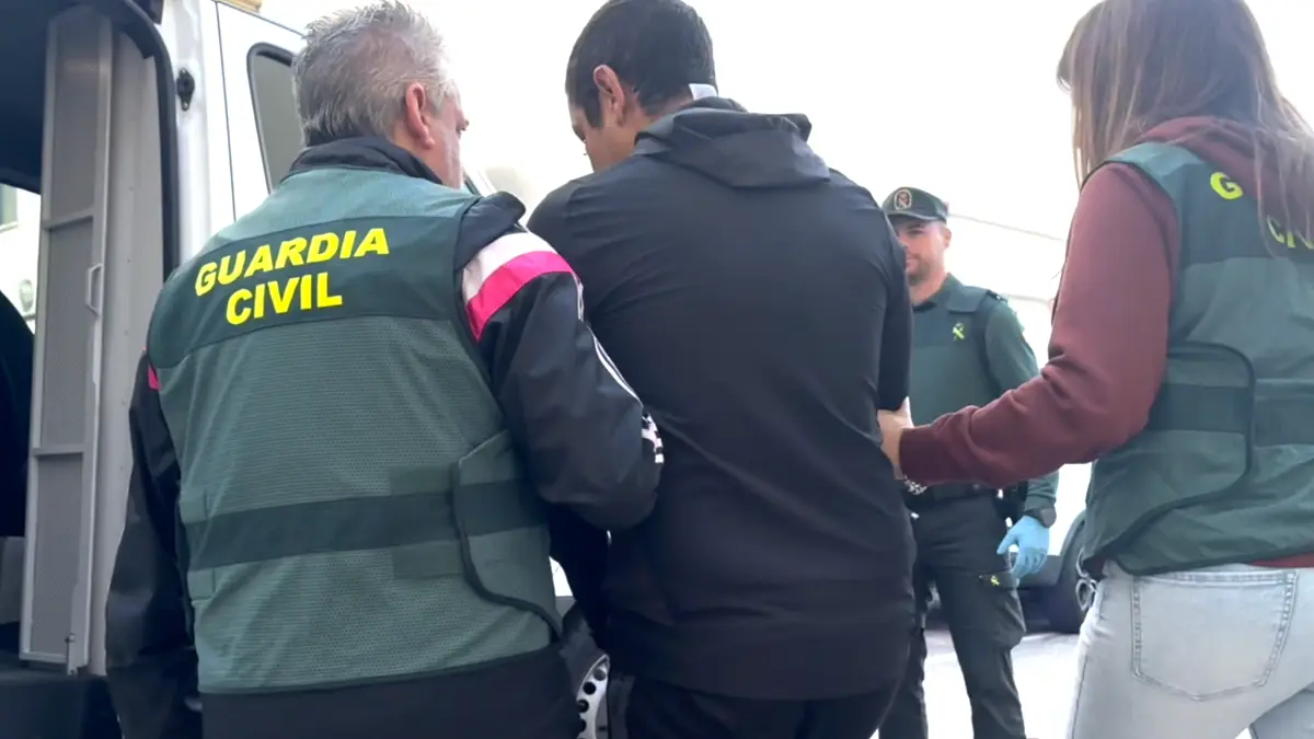 Momento en el que fue detenido el presunto autor, un español de 47 años