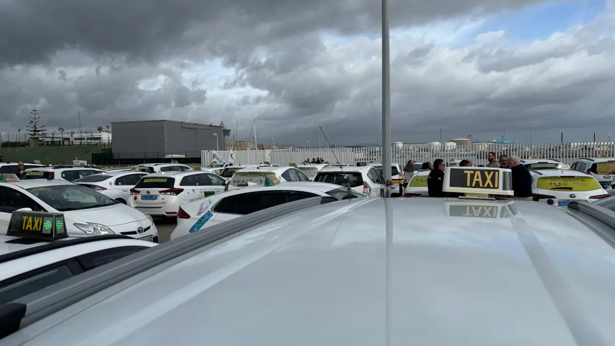 Concentración de protesta de taxistas13