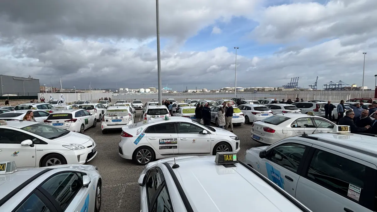 Concentración de protesta de taxistas15