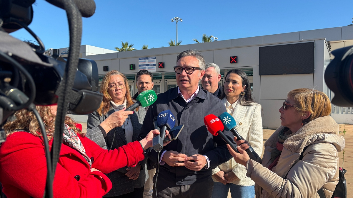 Gavira, en su comparecencia a las puertas del enclave algecireño