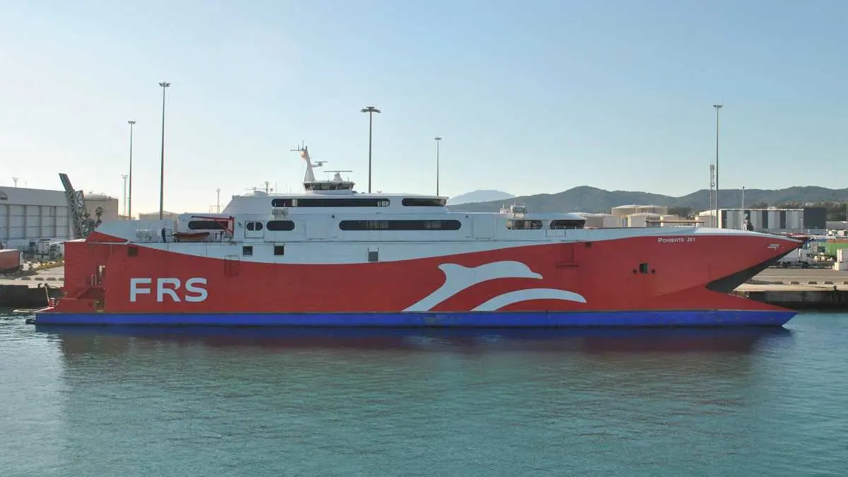 El 'Poniente Jet', uno de los buques con los que opera FRS - DFDS en el Estrecho