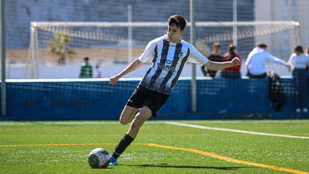 Calderón - Balón Linense 18