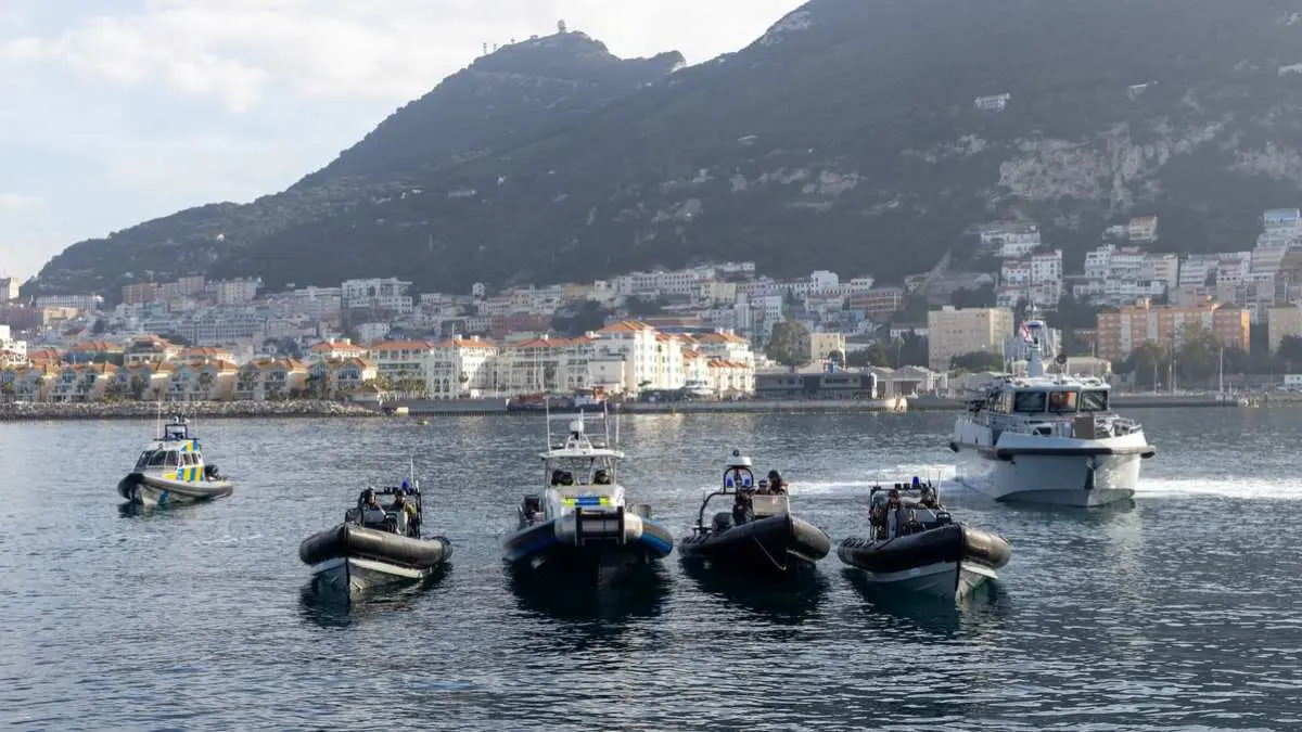 Embarcaciones de Gibraltar durante las maniobras llevadas a cabo en aguas pr&oacute;ximas al Pe&ntilde;&oacute;n