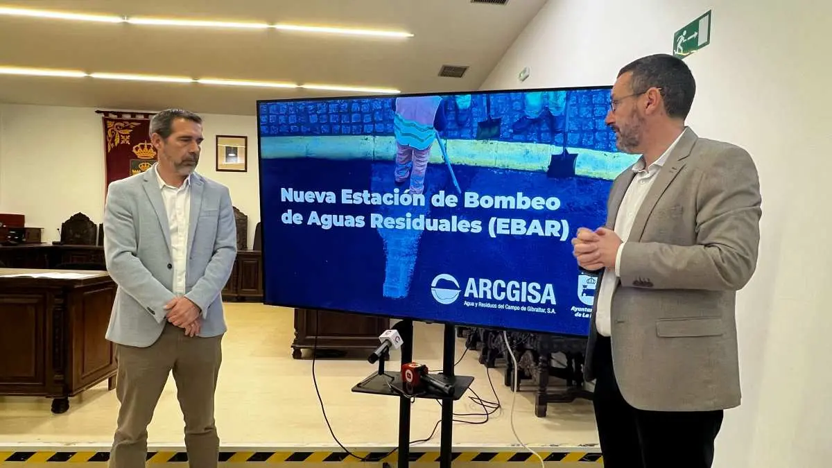 Concejal (I) y alcalde ofrecen detalles del nuevo proyecto 
