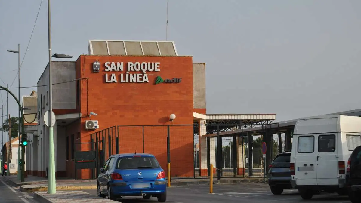 El cartel de La Línea, en la estación San Roque