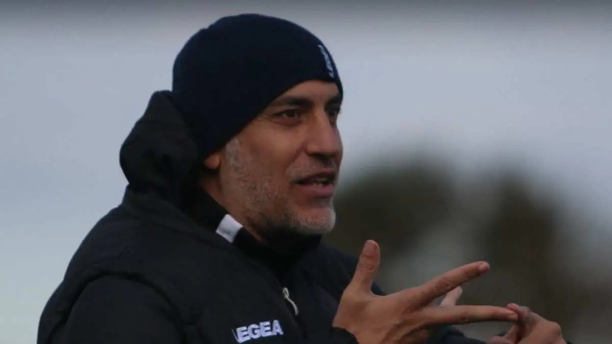 El técnico ya sabe lo que es defender la albinegra, desde el campo como jugador, y en la banda como preparador