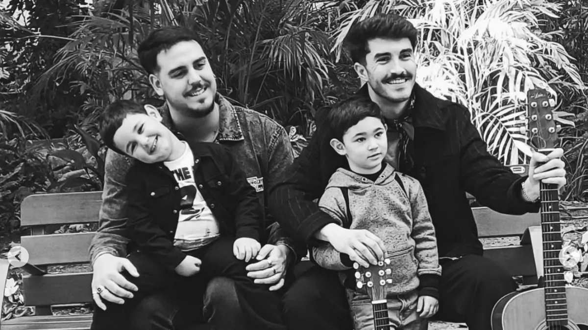 Fotografía compartida por el grupo durante la grabación del vídeo