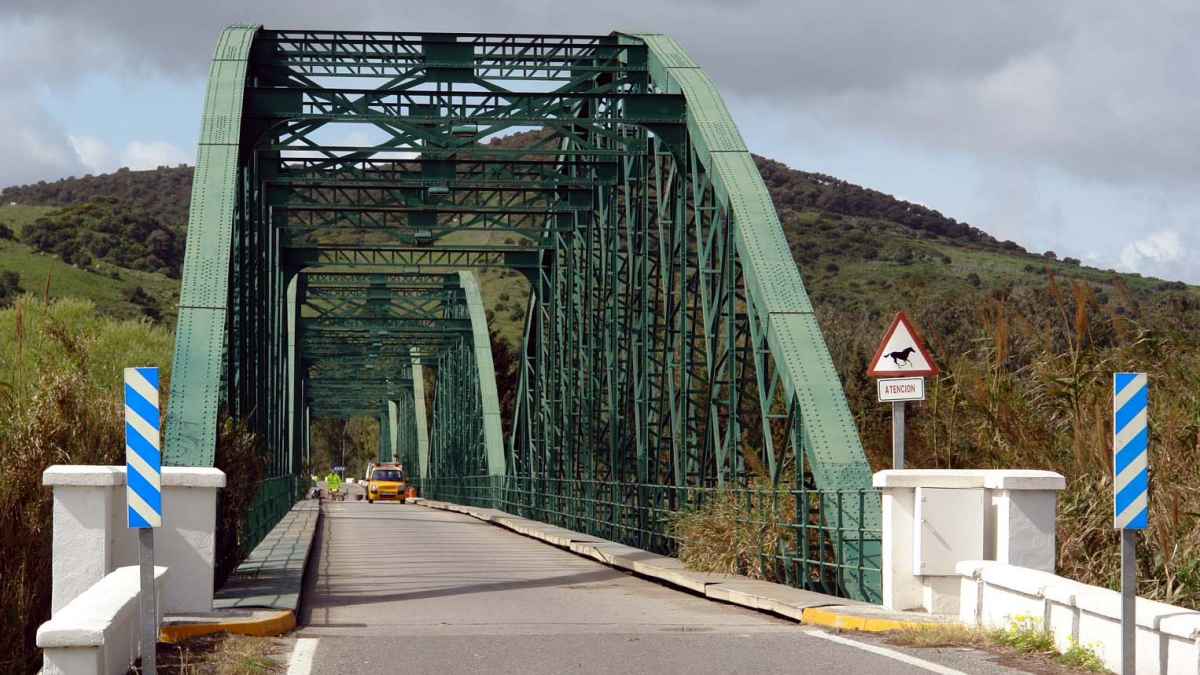 El Puente de Hierro que genera enfrentamiento entre el alcalde y la Junta 