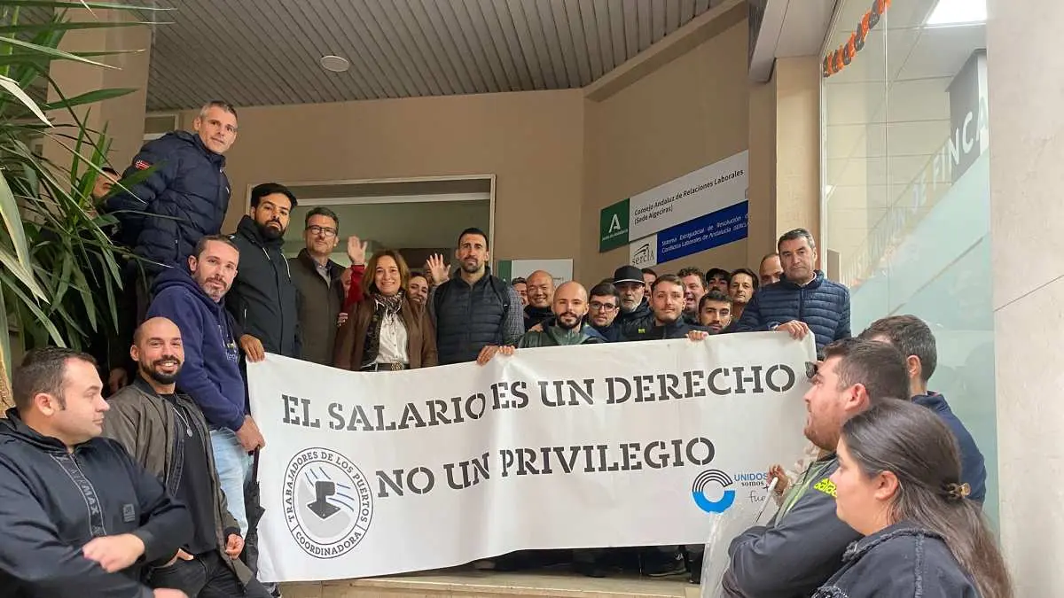 Trabajadores y delegados de Coordinadora, a las puertas del Sercla en plena negociación del convenio