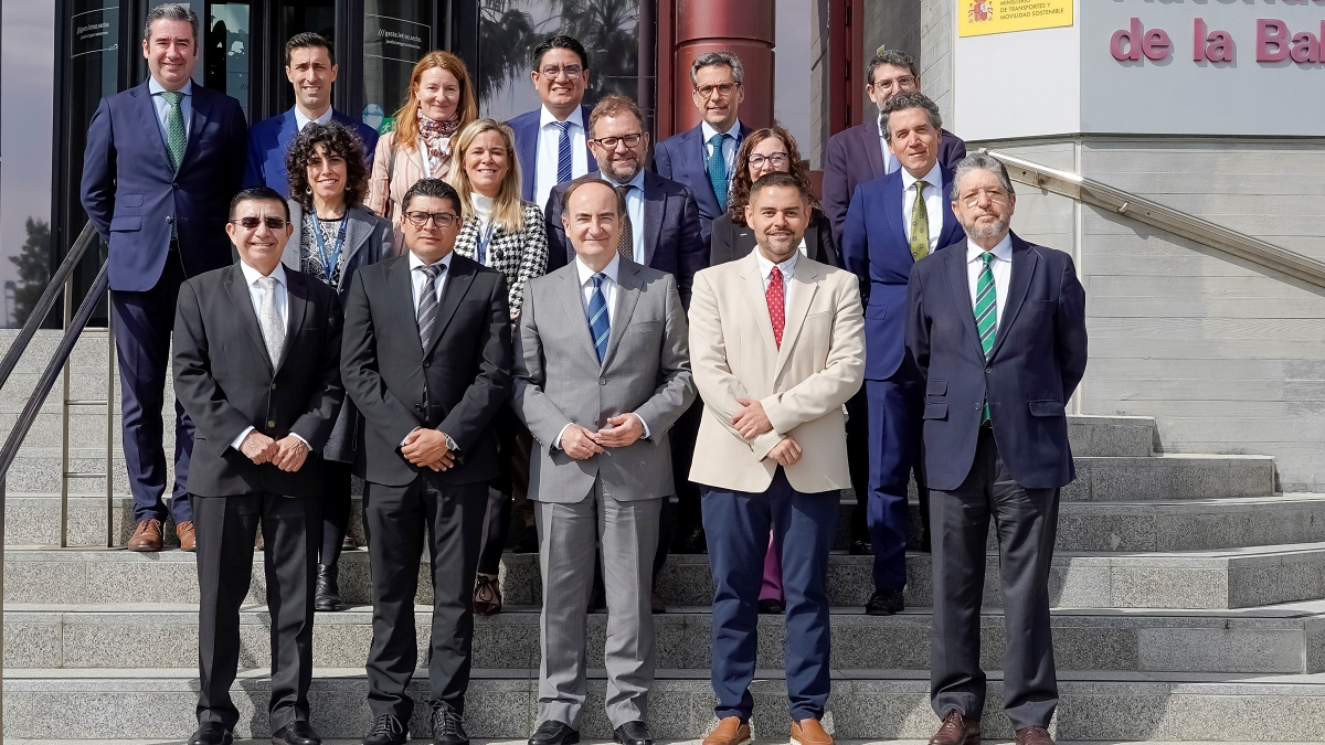 Representantes de aquí y de allí, durante el encuentro SIECA que acoge el puerto algecireño