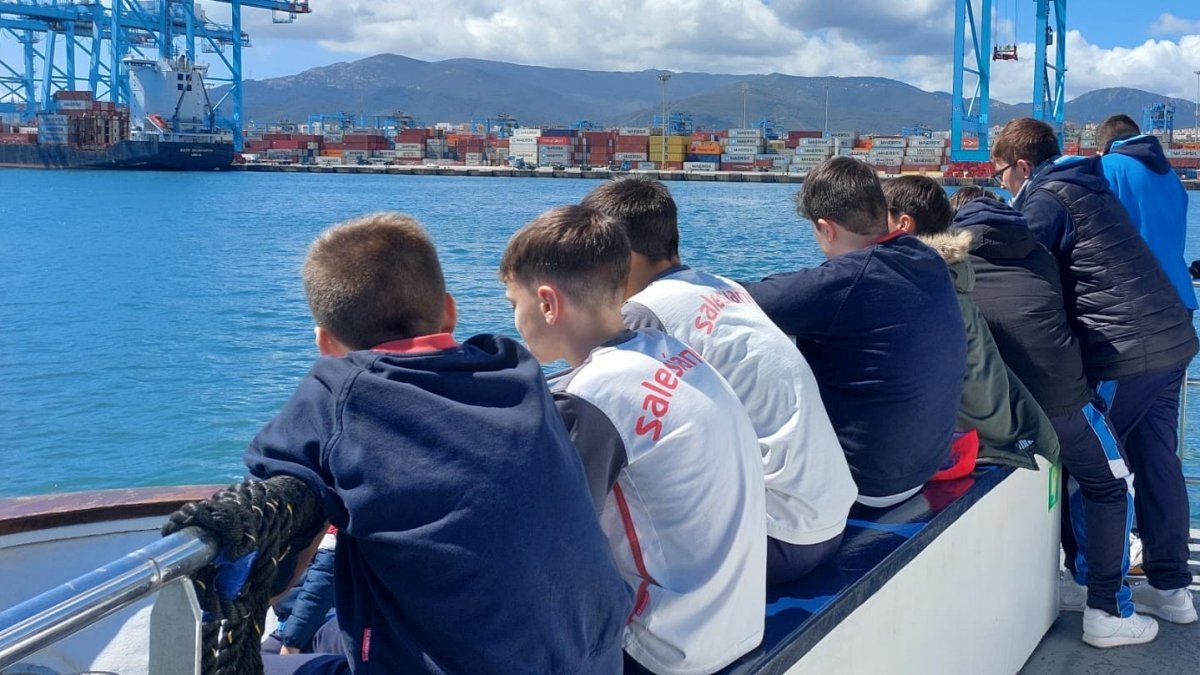 Algunos de los estudiantes que estos días han participado en las visitas