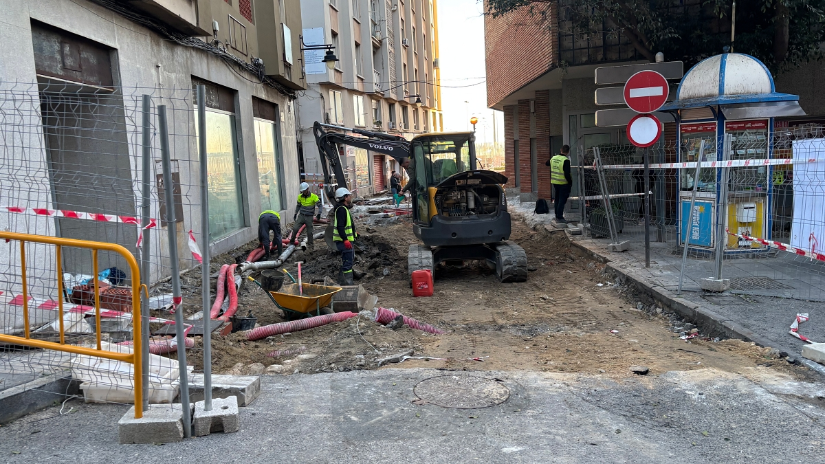 Trabajos iniciales en el calle Ojo del Muelle
