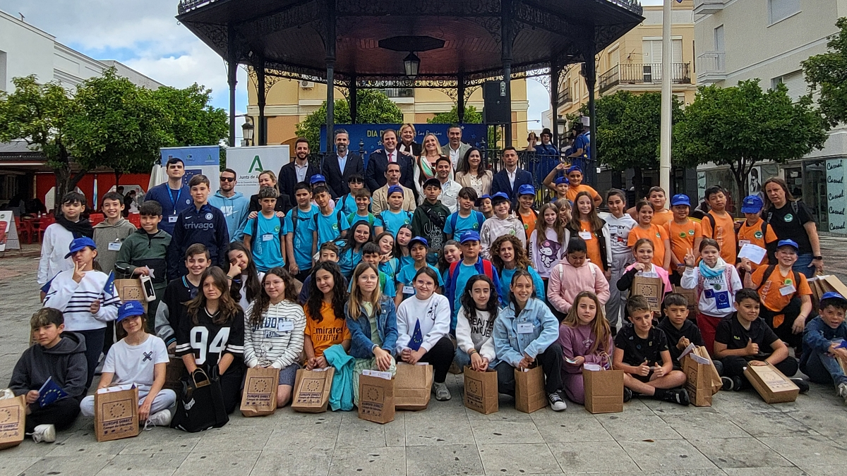 Estudiantes que han tomado parte en la celebración del Día Europeo en Los Barrios 