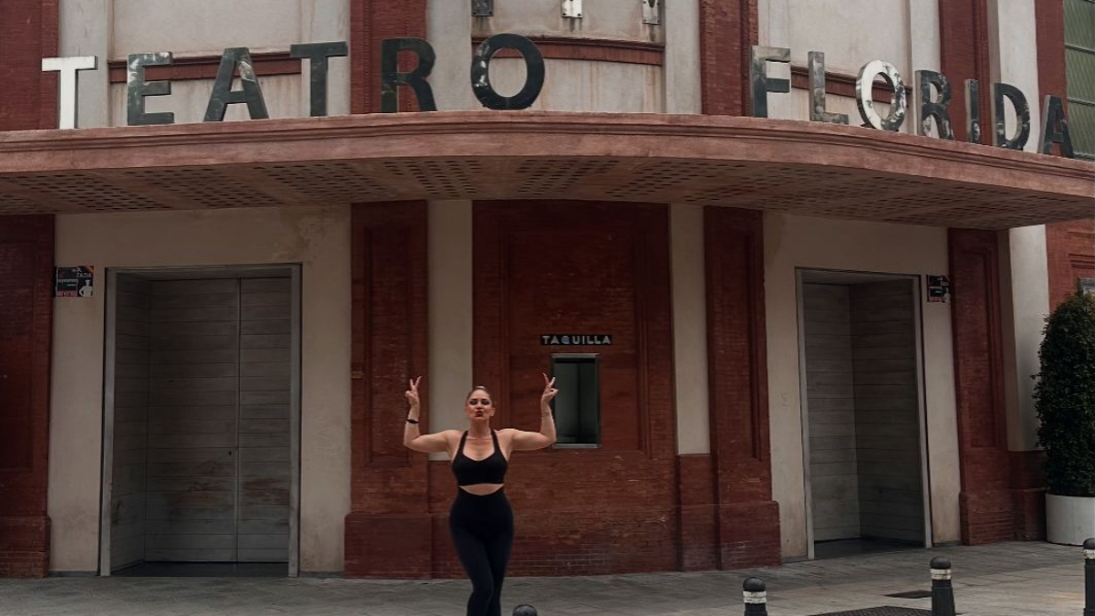Nai Auzmendi, a las puertas del teatro en el que el próximo jueves sumará un nuevo éxito gracias a su pasión, el baile
