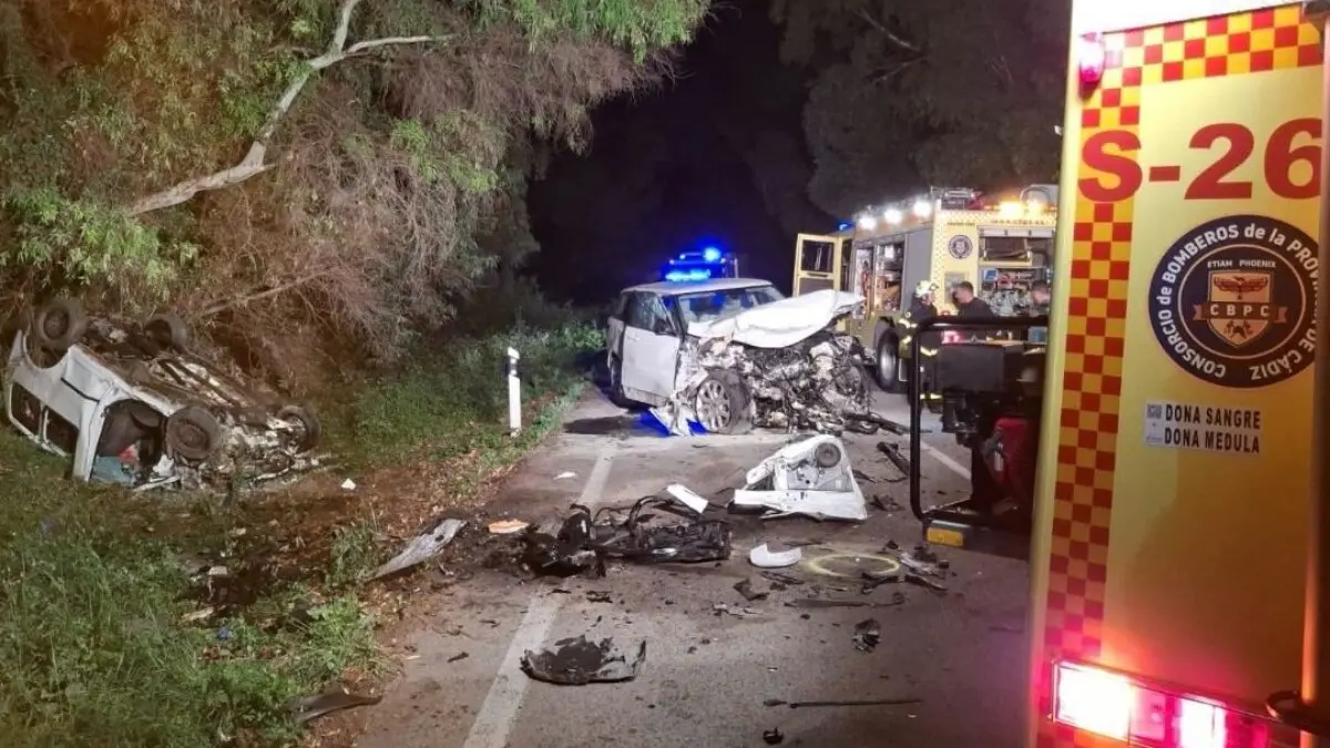El trágico accidente de este domingo ha dejado dos fallecidos y tres heridos 