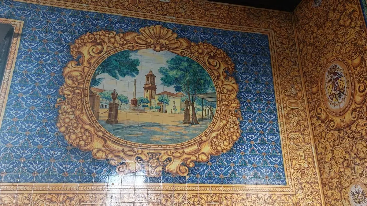 Los azulejos del histórico salón de plenos del Ayuntamiento de Algeciras 