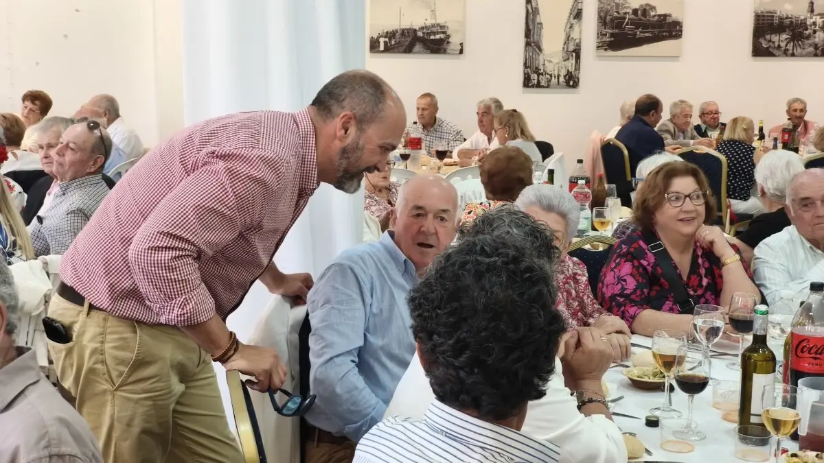 Almuerzo de mayores en la Feria de Los Barrios 1