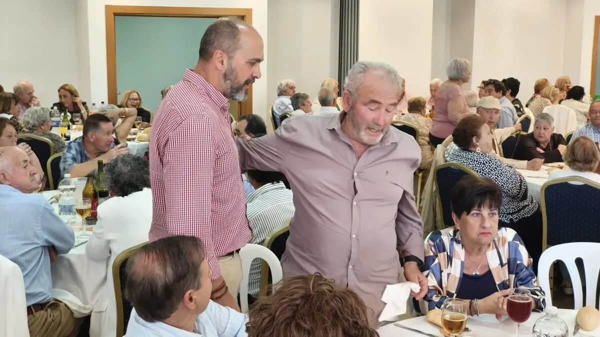 Almuerzo de mayores en la Feria de Los Barrios 3